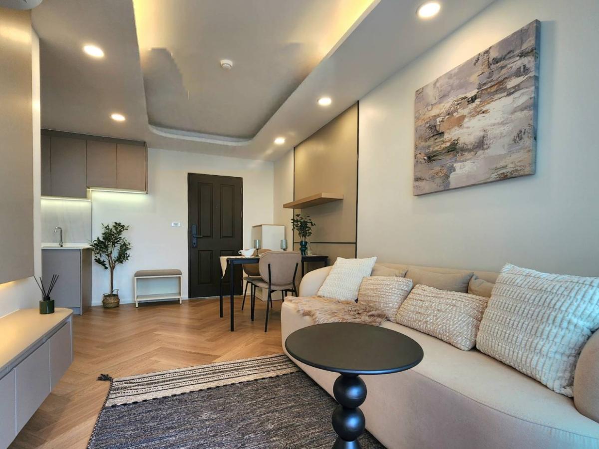 เดอะ คริส รัชดา 4 ห้องสวย พร้อมอยู่ ใกล้รถไฟฟ้า เข้าเมืองง่าย ปล่อยเช่าดี_Do880 . 